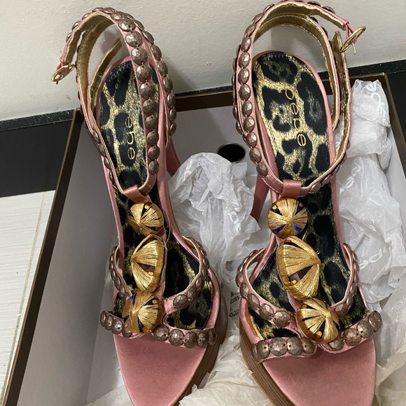 ♦️SOLD ♦️ SOLD ♦️Brand New Bebe Sandals - Picture 2 of 11